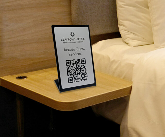 en033 en035 qr guest services notices