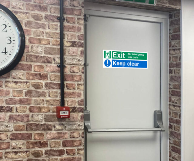 es433-434-435 fire exit emergency use keep clear
